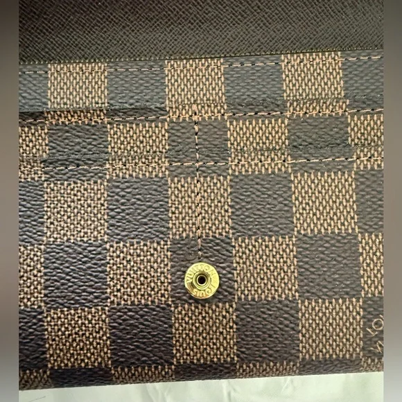 Louis Vuitton Wallet - Picture 7 of 12